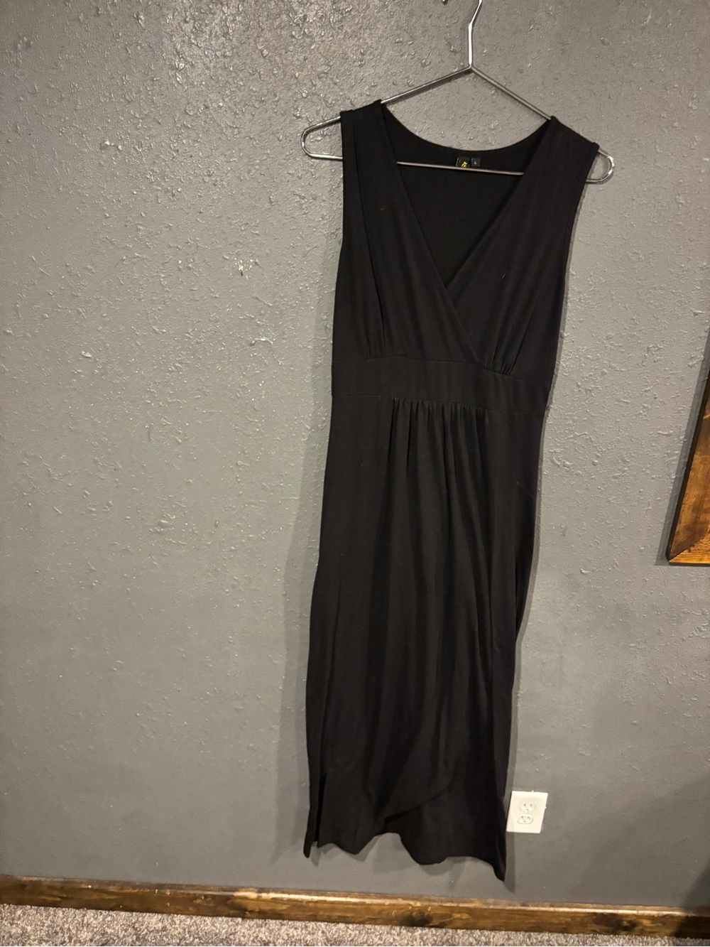Elegant Woosea Black V-Neck Maxi Dress